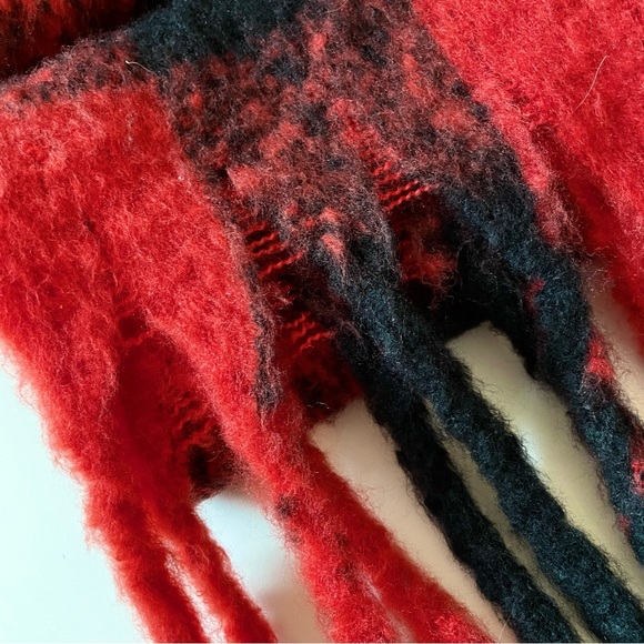 Buffalo Plaid, Cozy, Chunky Fringe Trimmed Ends, Red & Black, Wrap, Lap Blanket - Picture 7 of 7